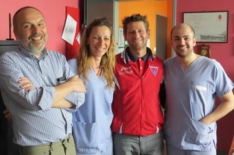Da sinistra il dottor Giuseppe Nattino, l'infermiera Laura Pastorelli, Ottavio Pirovano e l'infermiere Vincenzo Damico