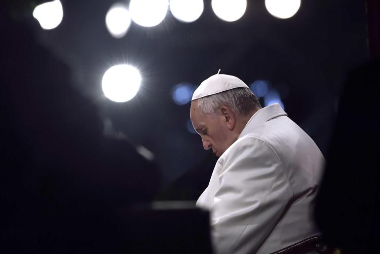 Papa Francesco alla 'Via Crucis' (foto Infophoto) - INFOPHOTO