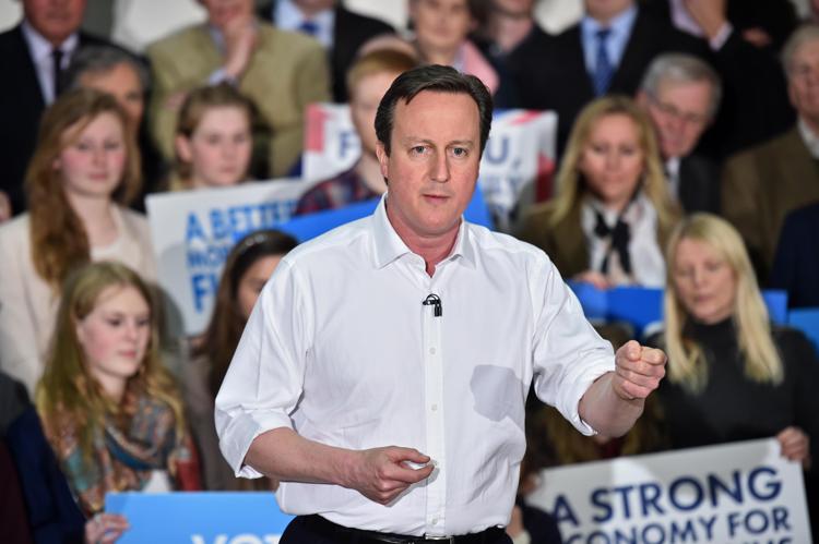 Il premier e leader conservatore a David Cameron a  Chippenham durante un raduno elettorale. (Foto Afp) 