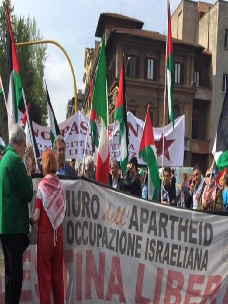 25 aprile: anche bandiere Palestina a Porta San Paolo