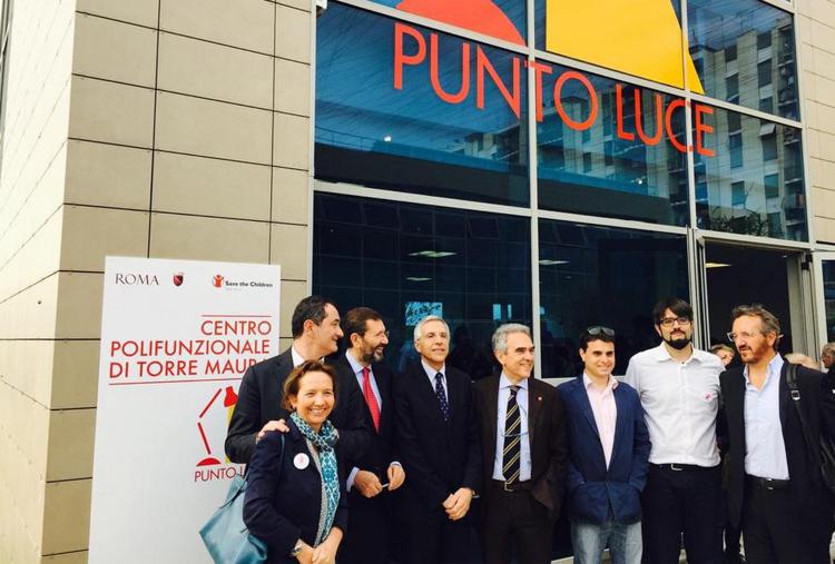 Roma: Marino inaugura 'Punto Luce' a Torre Maura