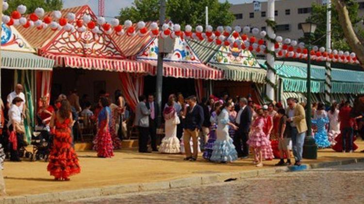 A Siviglia accese le luci sulla Feria de Abril, una settimana tutta a ritmo di flamenco