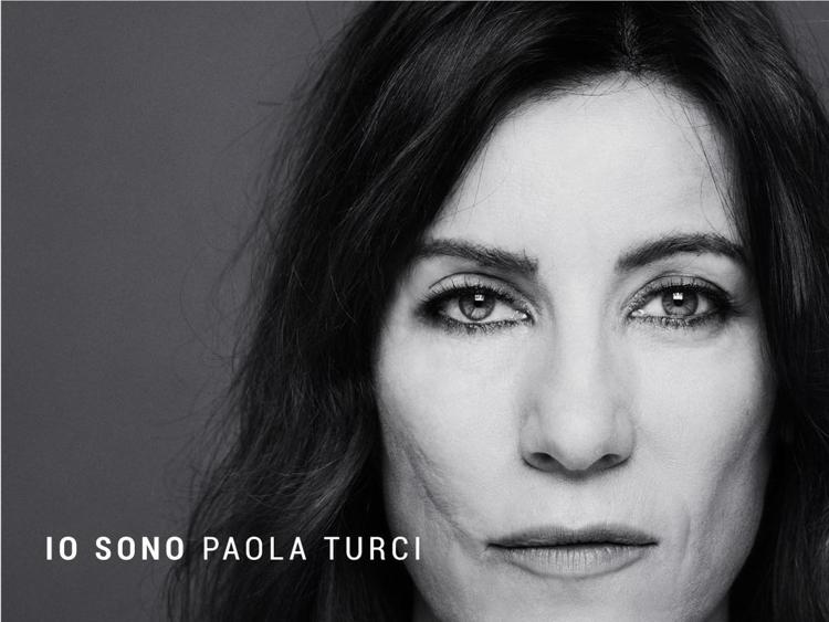 Paola Turci ritratta da Ilaria Magliocchetti Lombi sulla cover di 'Io sono'