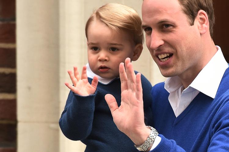 Il principe William con il piccolo George (Foto Afp) - AFP