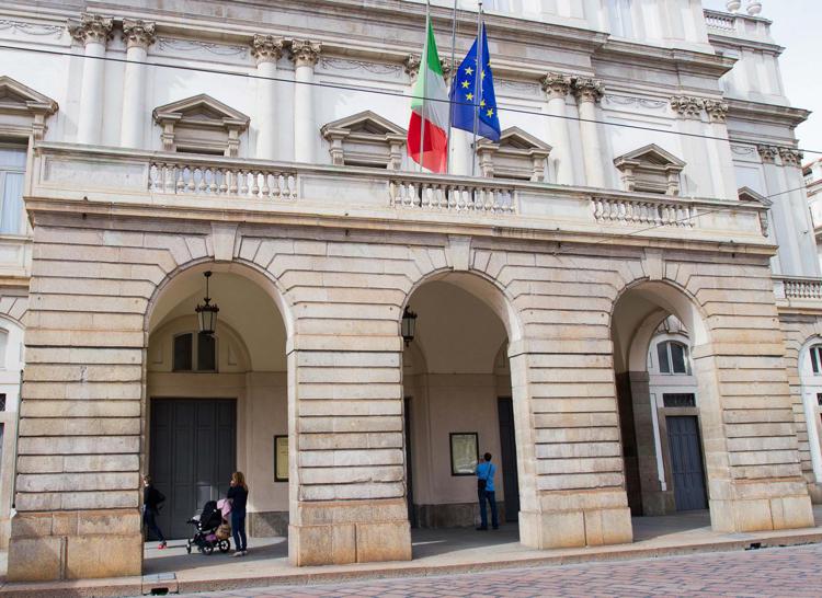 La facciata del Teatro alla Scala di Milano,  indicato come esempio virtuoso dalla Corte dei conti (Foto Infophoto) - Infophoto