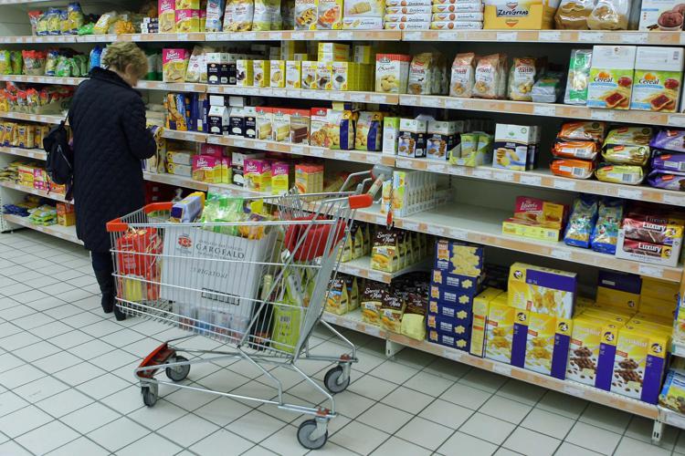 Istat: fiducia consumatori in calo a maggio
