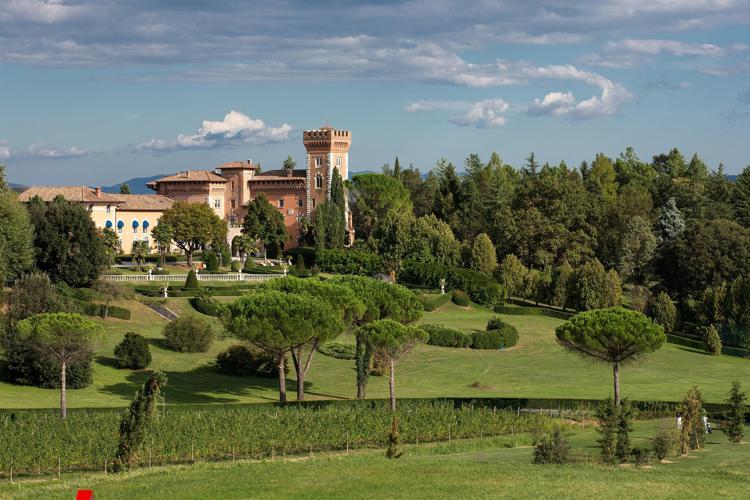 Italian castle for sale on Chinese e-commerce site