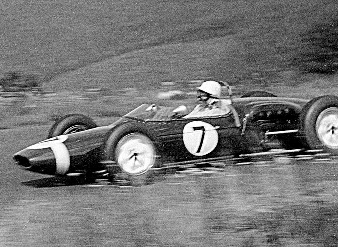 Stirling Moss at the Nürburgring in 1961 (Foto Wikipedia)