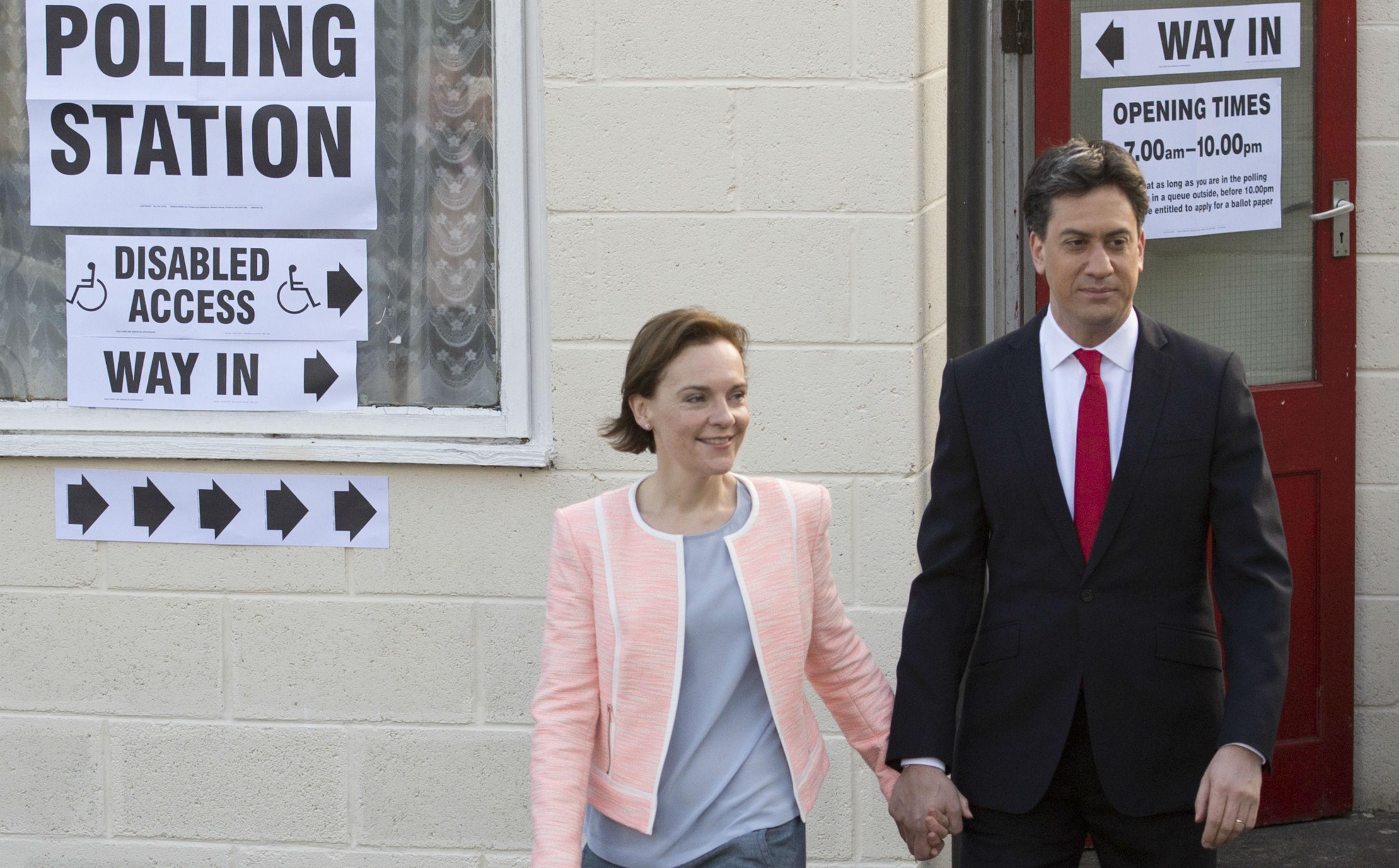 Ed Miliband, e la moglie Justine (Foto Afp)
