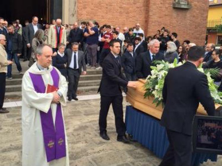 Milano: chiesa di Altichiero gremita per i funerali di Domenico