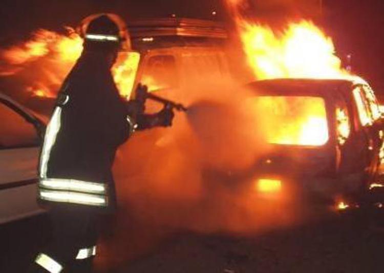 Cagliari: notte di fuoco in città, incendiate 8 auto