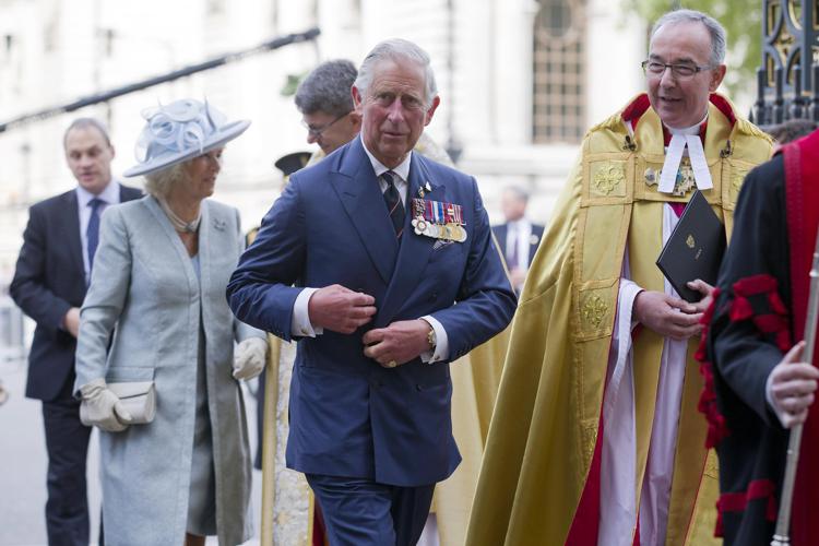Il principe Carlo insieme alla moglie Camilla all'arrivo ad una cerimonia pubblica a Westminster (Foto Afp)