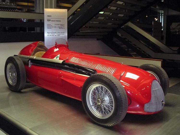 L'Alfa Romeo 158/159 con la quale sono stati vinti i primi due campionati mondiali di Formula Uno, rispettivamente da Nino Farina e Juan Manuel Fangio. (Foto presa  da Wikipedia)