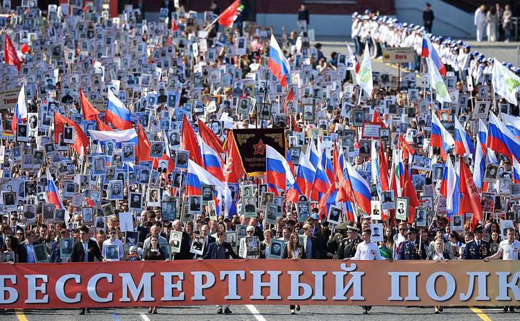 La foto della marcia pubblicata dal sito del Cremlino