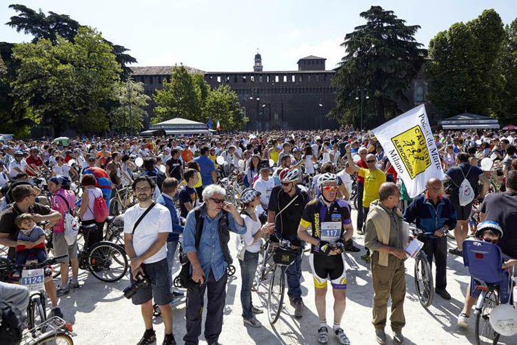 Milano: domani cyclopride, 20.000 in sella per l'orgoglio a due ruote