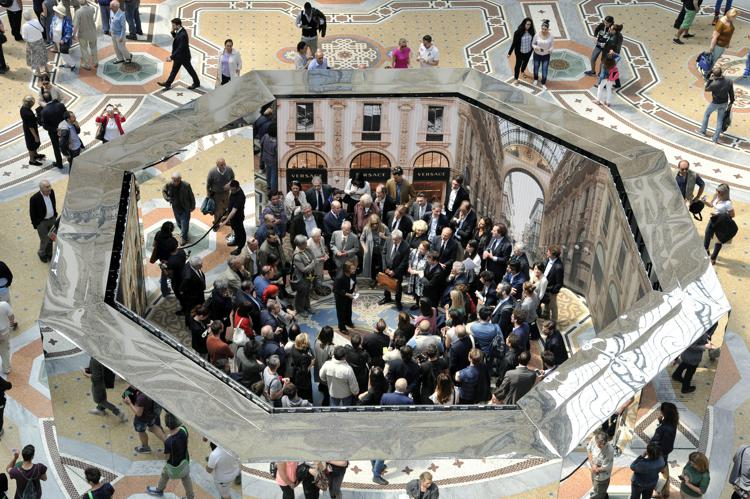Milano: restaurata la Galleria, all'Ottagono installazione con immagini restauro