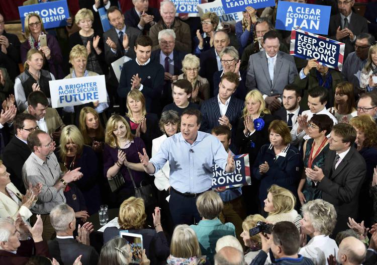 Il premier britannico David Cameron durante la campagna elettorale (Foto Afp)