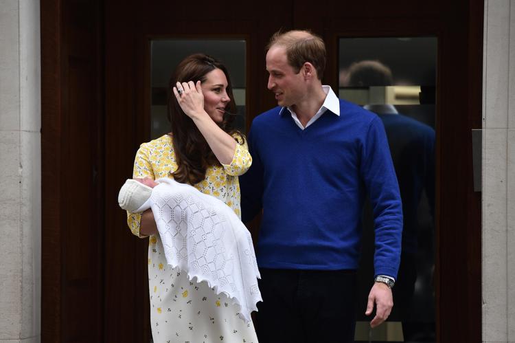 Il principe William e Kate Middleton con la Royal baby in braccio (Foto Afp) - AFP