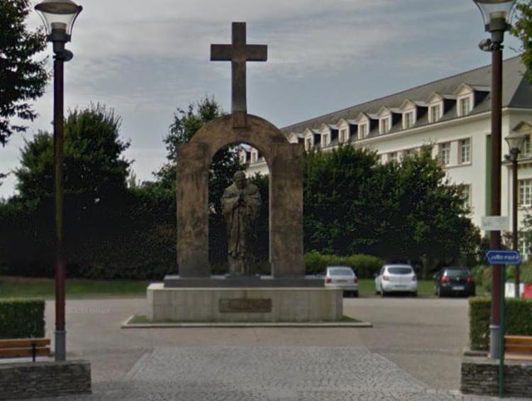 Francia: ordinata rimozione statua dedicata a Giovanni Paolo II