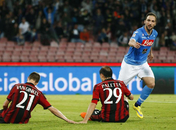 L'attaccante del Napoli Gonzalo Higuain festeggia dopo il gol al Milan (Afp)   - (AFP)