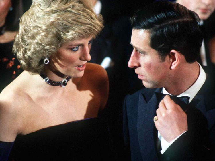 Carlo e Diana in una foto del 1987 (Infophoto)