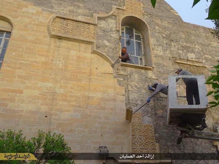IS militants destroy ancient church cross in Iraq