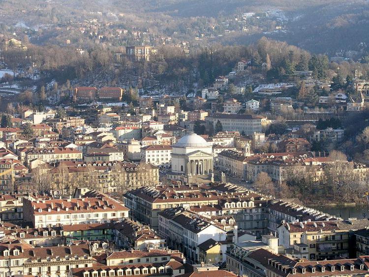 Torino: vandalizzato monumento a Galileo Ferraris