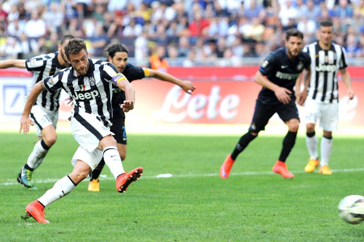 Marchisio a segno su rigore (foto Infophoto) - INFOPHOTO