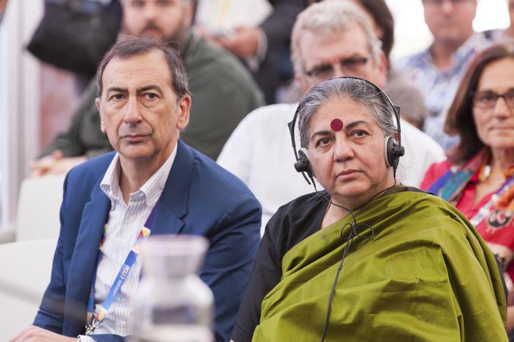 Il commissario unico di Expo Giuseppe Sala e  l'ecologista indiana Vandana Shiva