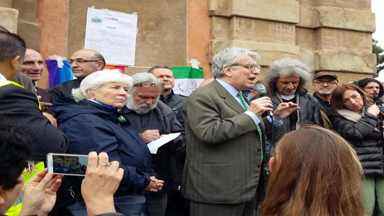 Rom: Bologna, violini, Costituzione e Inno Mameli a marcia contro razzismo