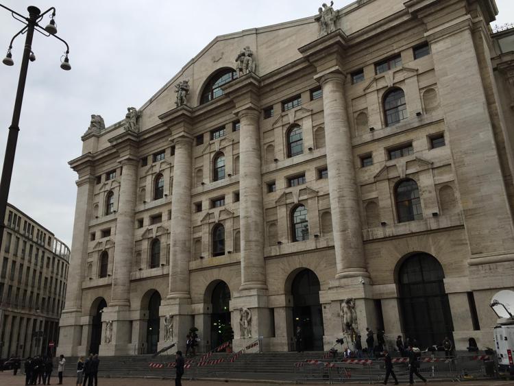 Palazzo Mezzanotte, sede della Borsa di Milano (foto Adnkronos).