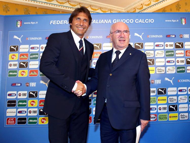 Il presidente della Figc, Carlo Tavecchio, con il ct Antonio Conte (foto Infophoto) - INFOPHOTO