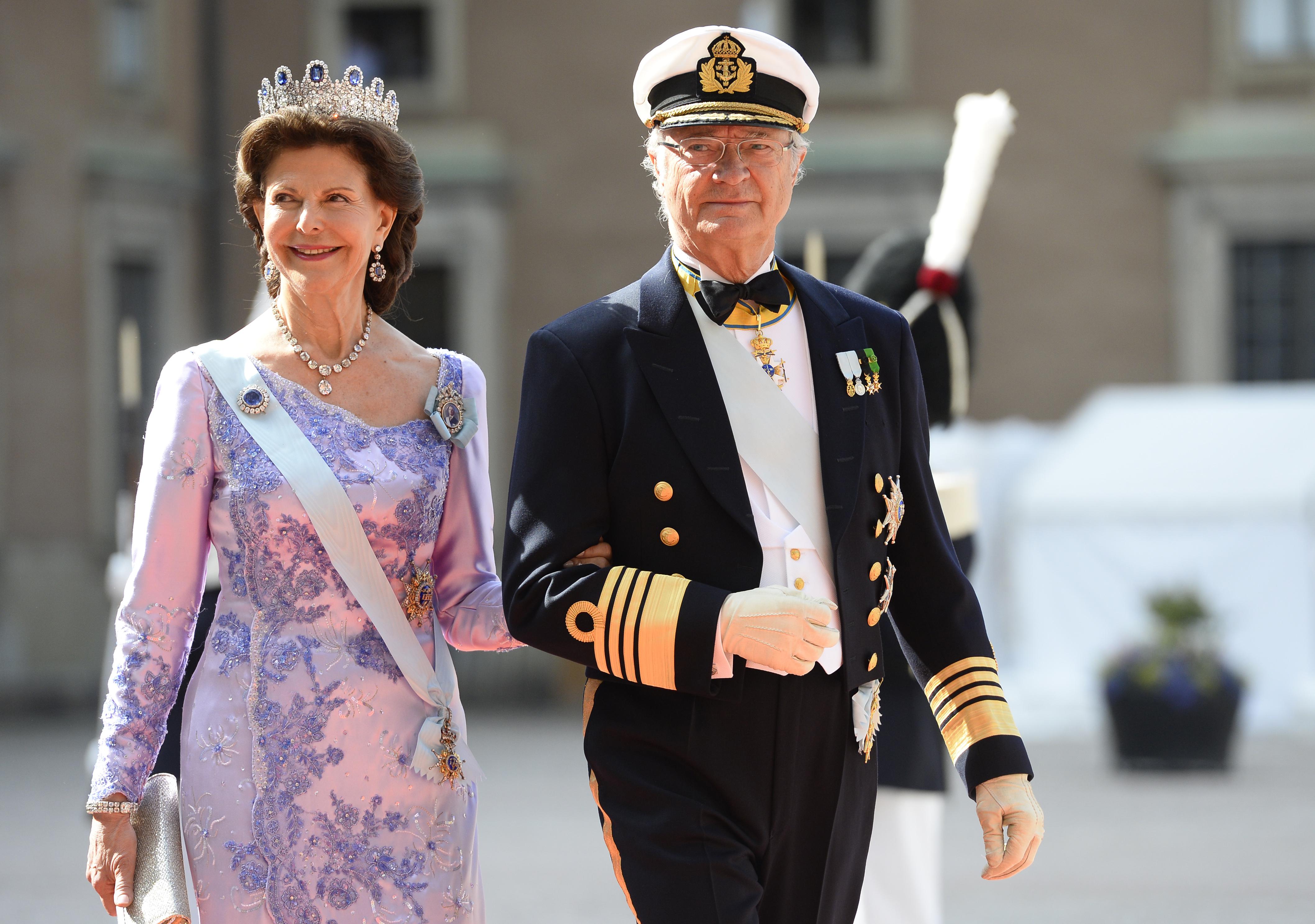 Il re di Svezia Carl XVI Gustaf e la regina Silvia (Afp)