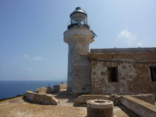 Faro di Capo Grosso nell’Isola di Levanzo, Favignana - Trapani (Foto da agenziademanio.it)