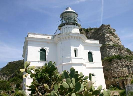 Faro di Punta Imperatore a Forio d’Ischia - Napoli (Foto da agenziademanio.it)