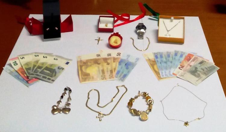 Roma: collaboratrice domestica scoperta a rubare, arrestata