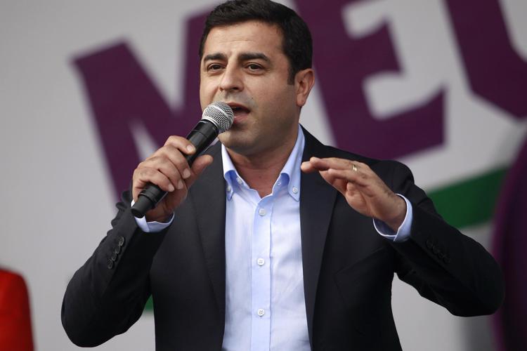 Il leader del partito curdo Hdp Selahattin Demirtas  - (foto AFP)