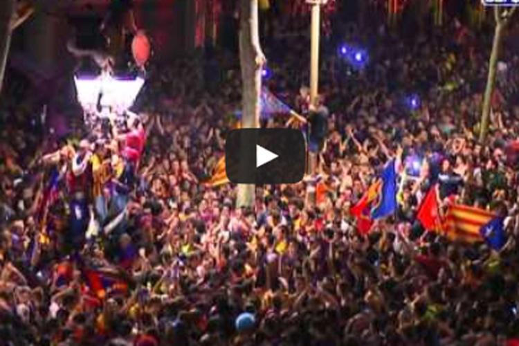 L'esplosione di gioia nelle strade della città catalana /Video