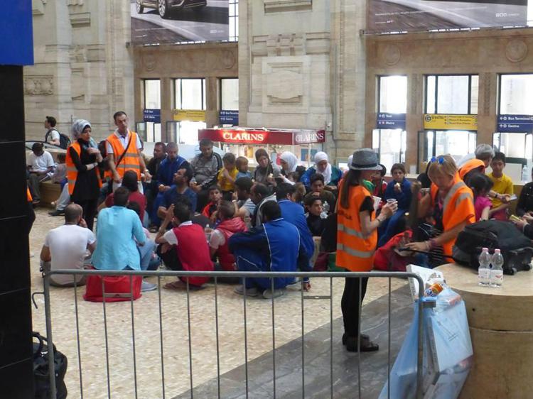 Migranti: De Corato, Alfano guardi com'è ridotta Milano