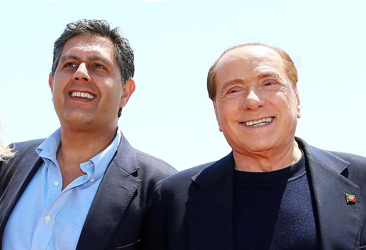 Giovanni Toti con Silvio Berlusconi (Foto Infophoto) - INFOPHOTO