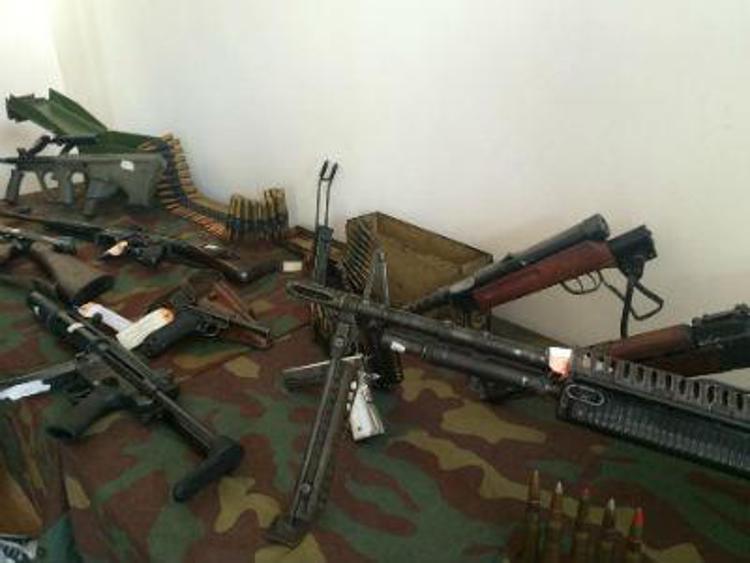Alcune delle armi sequestrate dai Carabinieri durante l'operazione