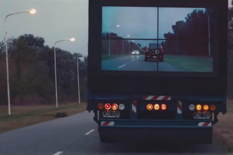 Il camion 'trasparente' contro gli incidenti: 