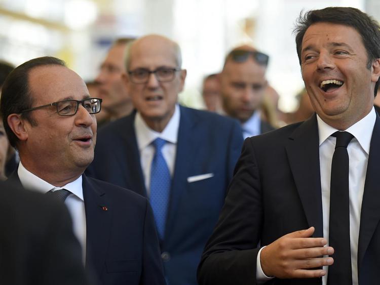 Il premier Matteo Renzi e il presidente francese Francois Hollande (Afp) - AFP