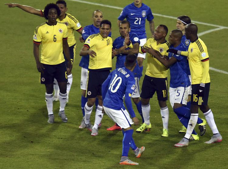 Il brasiliano Neymar e il colombiano Carlos Bacca espulsi in Brasile-Colombia (Foto Afp) - AFP