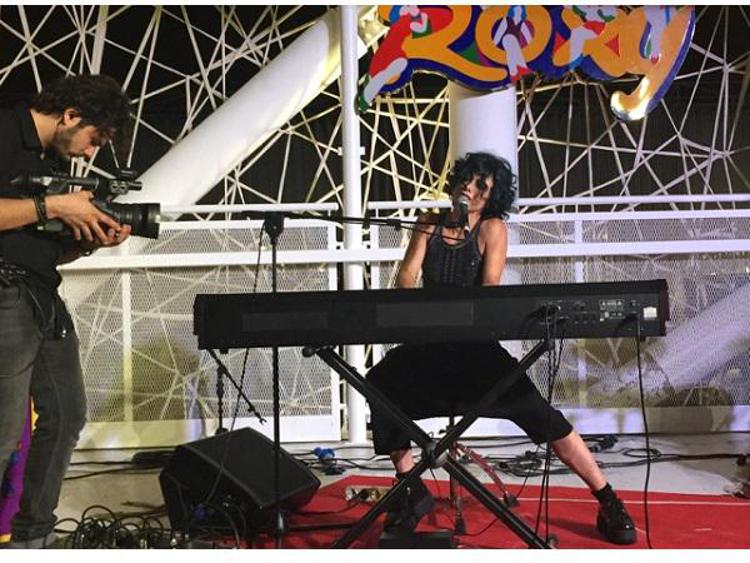 La cantante Dolcenera si è esibita ieri all'Expo durante la trasmissione Roxy Bar