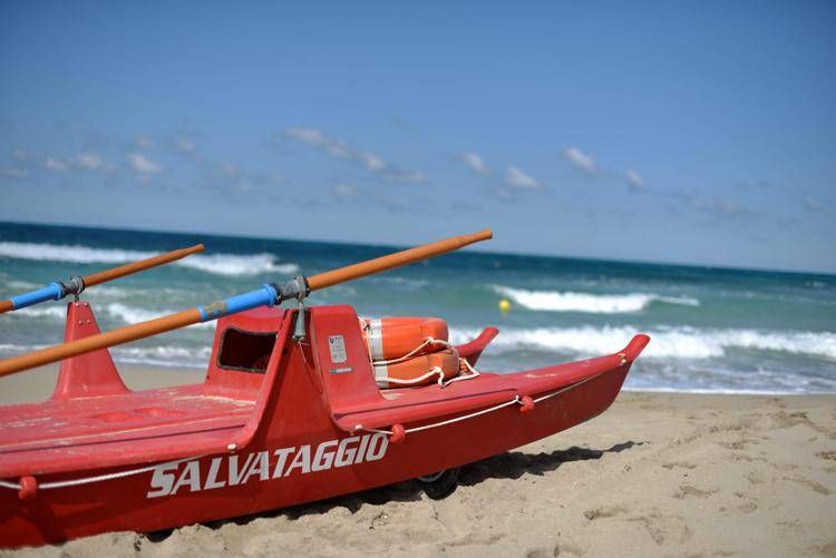 Beach in Italy. Photo: Frank May - Infophoto - INFOPHOTO