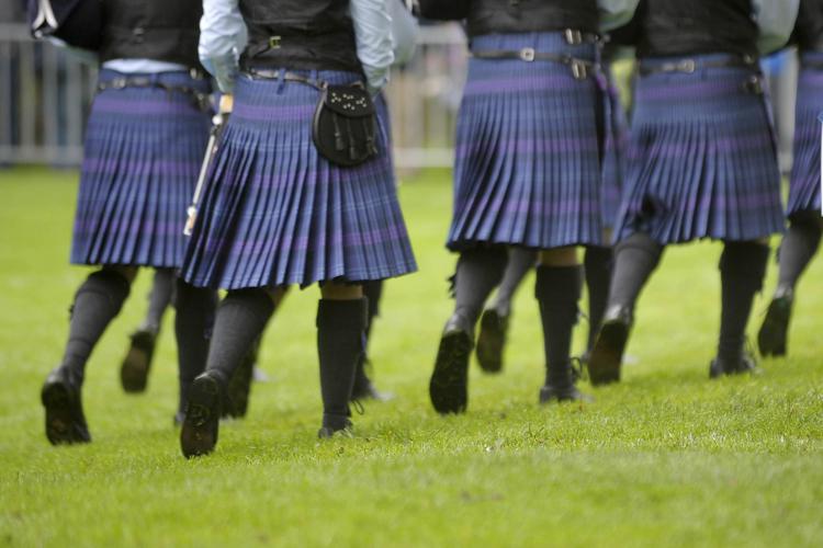 Le donne sbronze ci mettono le mani sotto al gonnellino', barman scozzesi  abbandonano il kilt - Adnkronos.com