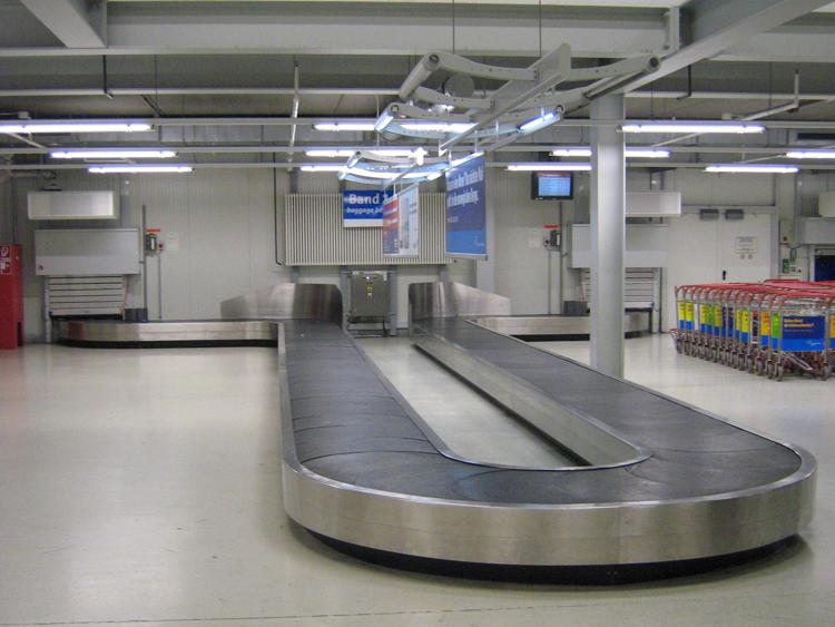 Francia: guasto tecnico all'aeroporto, 4mila valigie rimaste a terra