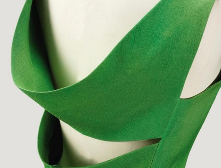 Un dettaglio dell'abito verde mela di Pierre Cardin del 1962