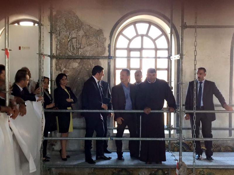 Il premier con il presidente della Piacenti Spa. Foto da Facebook